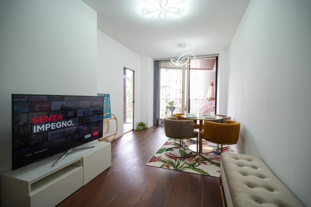 Isola 10 * Milán